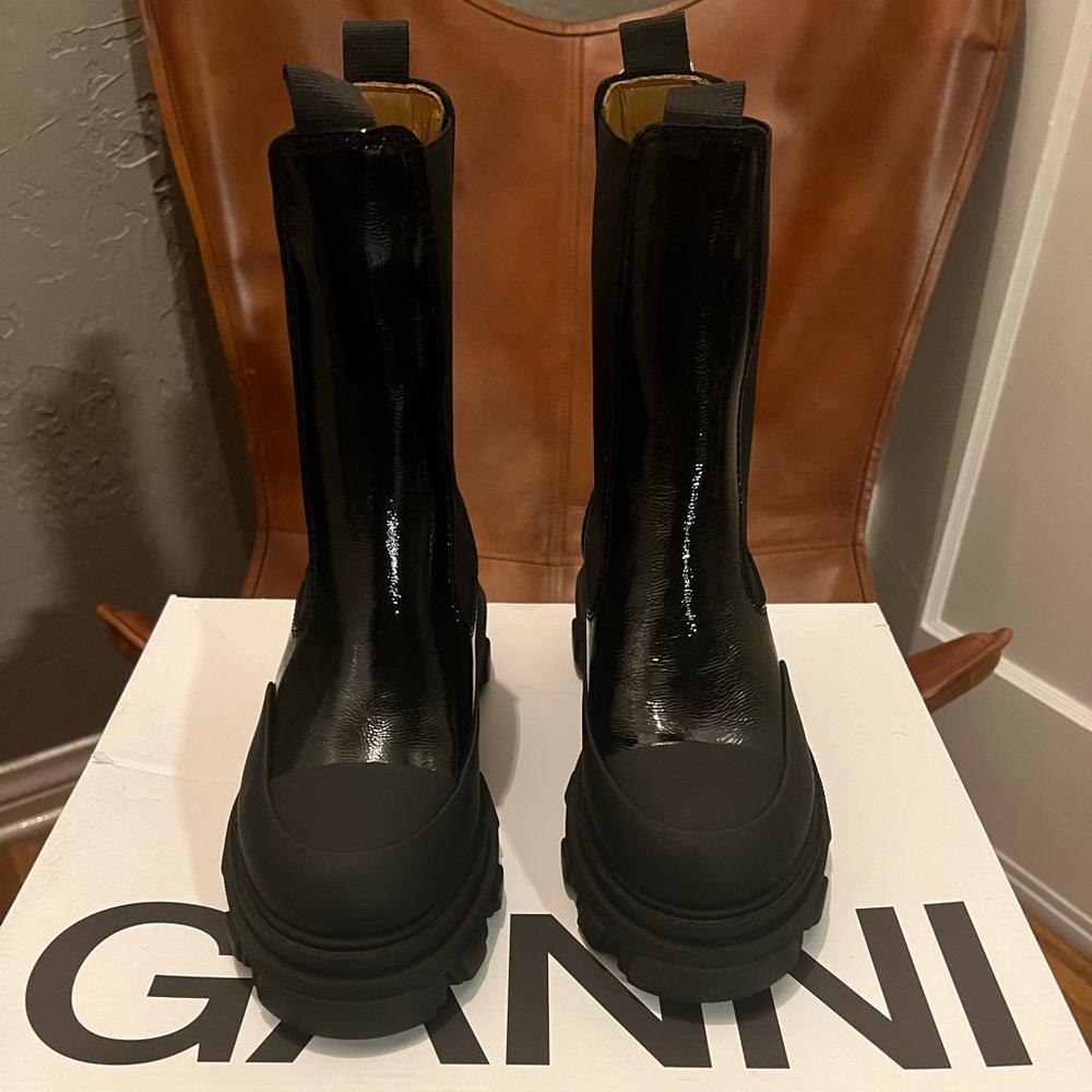 GIANNI PATENT LEATHER CHELSEA BOOT